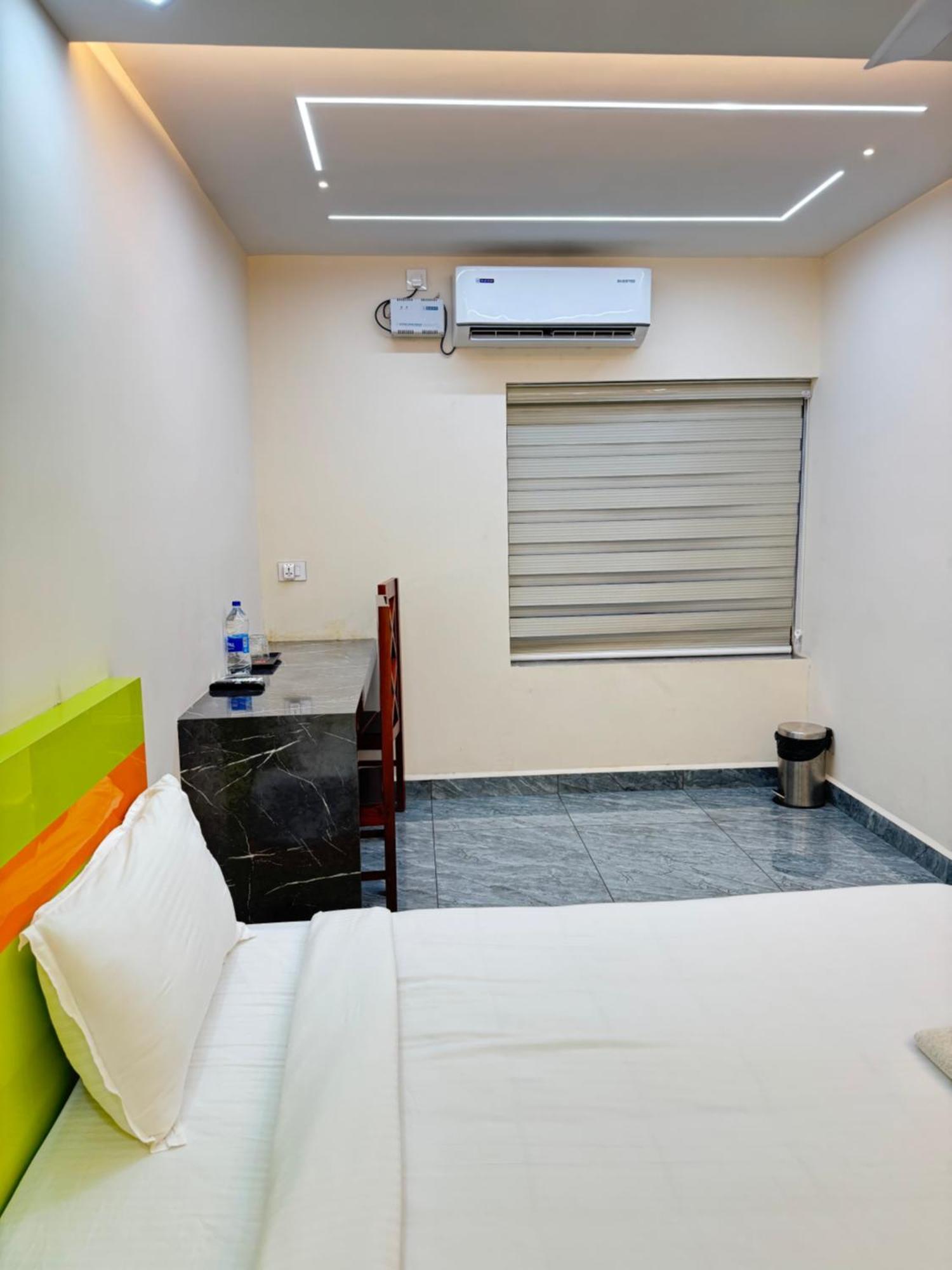 Hotel Krishnakripa Premium Residency Kochi Exterior foto